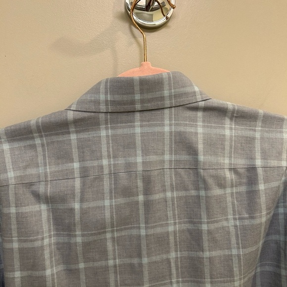 UNTUCKit Romagna Wrinkle Free Shirt Size small blu EUC A0372 - Picture 9 of 9